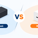 Flat design εικονογράφηση που συγκρίνει ένα τροφοδοτικό και έναν φορτιστή, παρουσιάζοντας συνοπτικά τις βασικές διαφορές τους σε minimal εταιρικό ύφος.